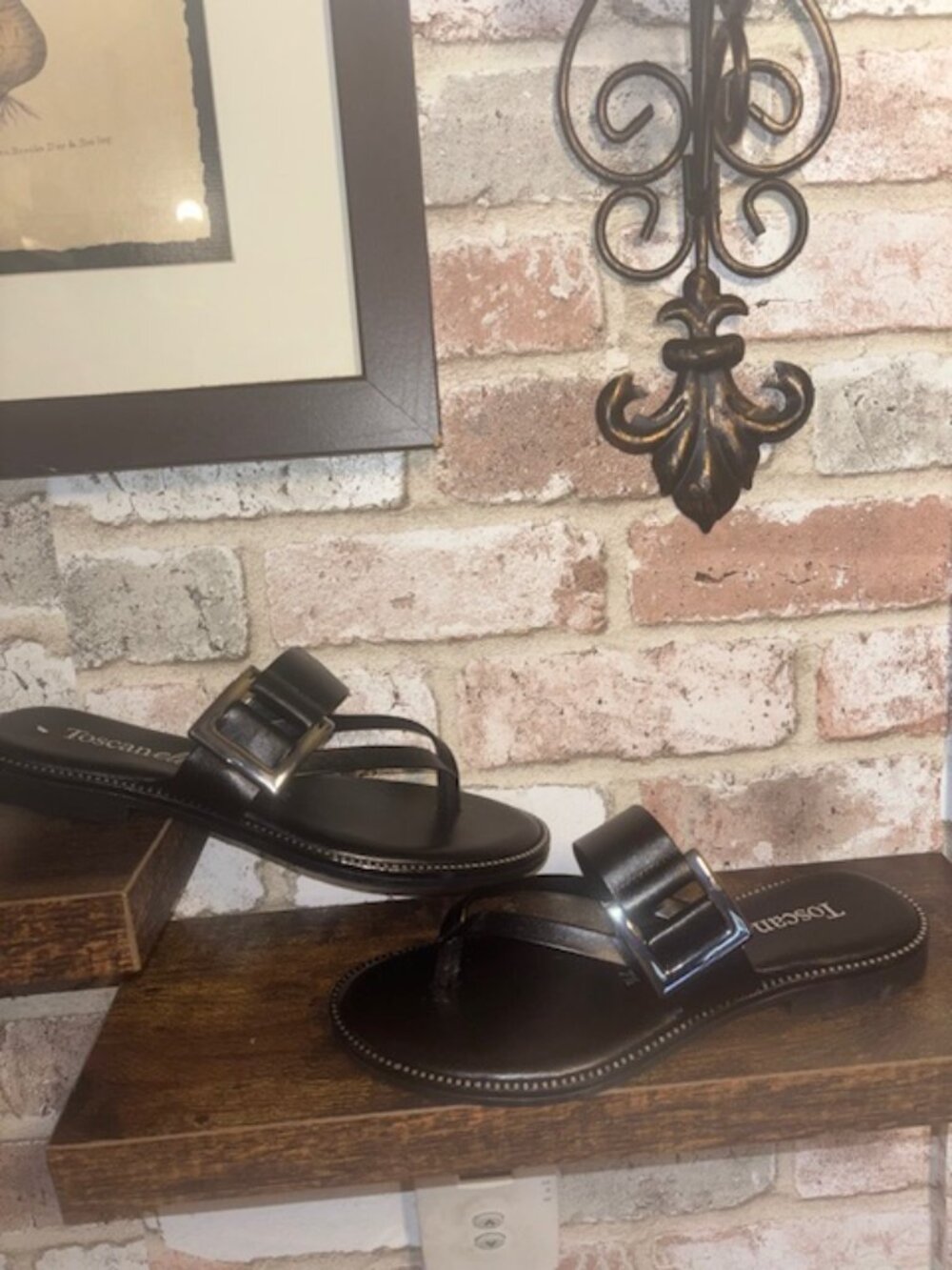 Toscanella Corinne Women's Thong Sandals Sz-8